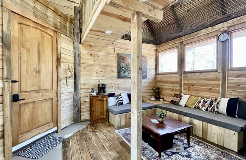 Boles Cabin | Rustic Tree House Nestled in the Heart of Ouachita National Forest, Arkansas