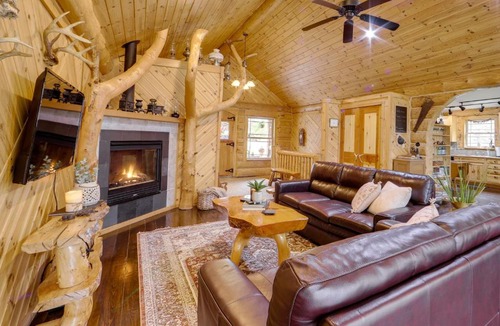 Tustin House | Rustic Tustin Cabin on 7 Acres w/Fire Pit & Porch