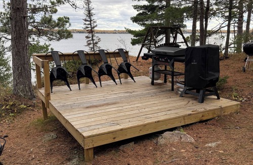 Tower Cabin | Rustic Vibe-Inn Cabin – Lakefront Boat-Access Getaway, Kids & Dogs Welcome