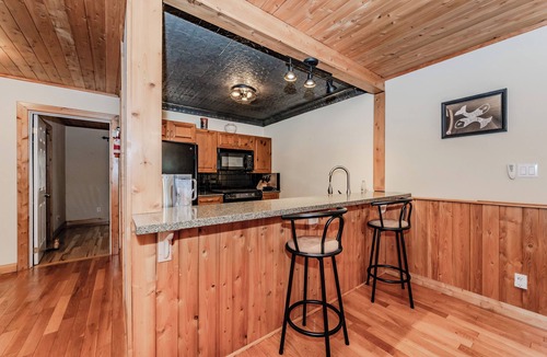 Northern Bruce Peninsula Cottage | Rustic Vibes w/Pool & Hot Tub- Tobermory