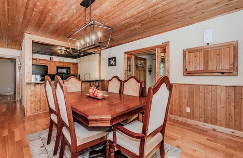 Northern Bruce Peninsula Cottage | Rustic Vibes w/Pool & Hot Tub- Tobermory