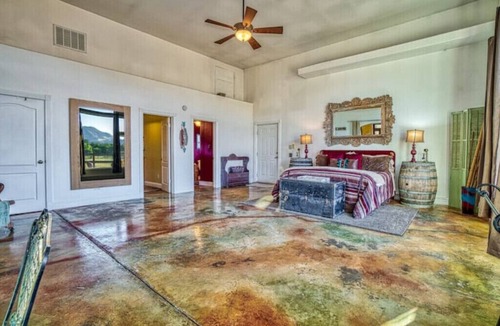 Upper Lake House | Rustic Villa Stay w/Stunning View & Farm Animals