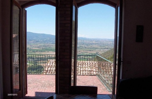 Campello sul Clitunno House | RUSTIC VILLA WITH BEAUTIFUL VIEW OVER THE UMBRIAN VALLEY
