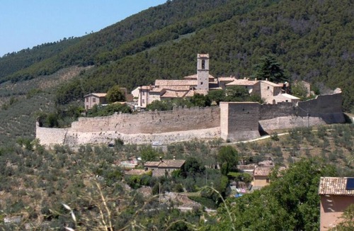 Campello sul Clitunno House | RUSTIC VILLA WITH BEAUTIFUL VIEW OVER THE UMBRIAN VALLEY