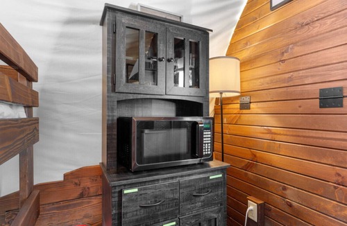 Rimrock House | Rustic Wagon Getaway with Hot Tub/Stargazing/Views