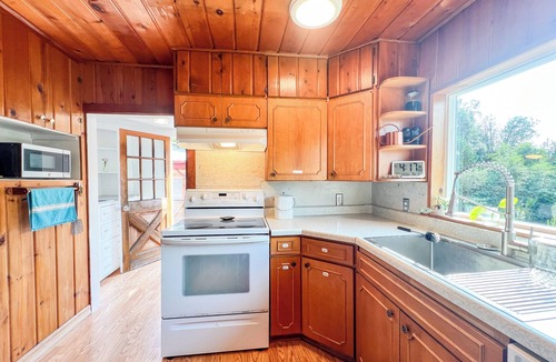 Bainbridge Island House | Rustic Wildflower Retreat. Charming historic 2BR on Bainbridge near beach w/AC