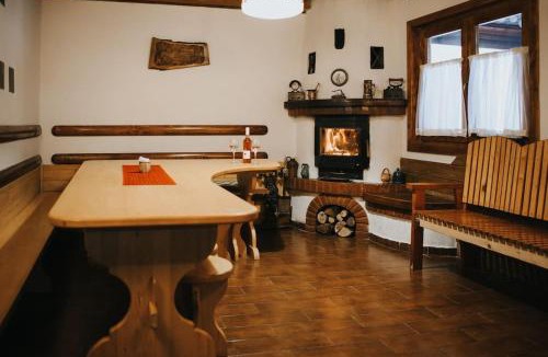 Suseni House | Rustic Wood Villa