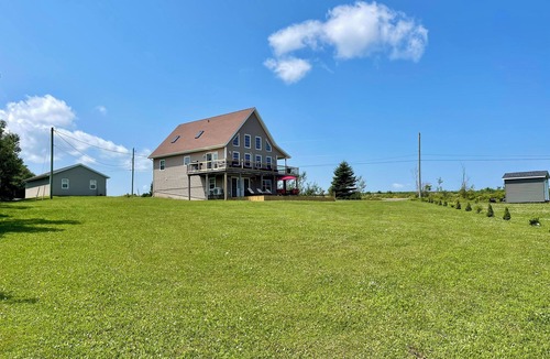 Anne's Land House | Rustico View Retreat- NEW rental, Perfectly located 4bdrm with wraparound deck
