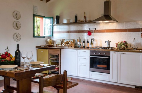 Ghizzano House | Rustikale Villa mit Swimmingpool in den toskanischen Hügeln by Interhome