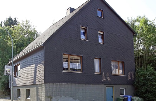 Oberschledorn Apartment | Rustikales Medebach-Ski-Retreat