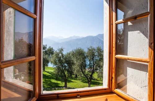 Malcesine House | Rustiko-Landhaus mit Infinity-Pool und Seeblick by Interhome