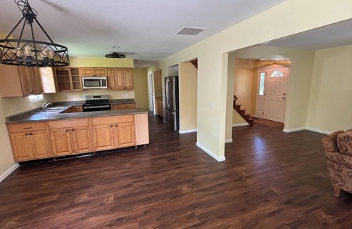 Findlay House | Rusty’s Escape. 4-bedrooms, sleeps 8 newly renovated.