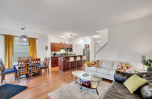 Southwest Edmonton Apartment | Ruth - 4 Bdrms, Central AC, Bbq & Fenced Yard
