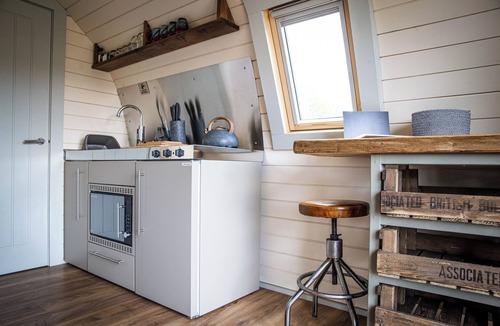 Belton-in-Rutland Cabin | Rutland Rural Retreats - Woodpecker cabin, Adult only, super dog friendly