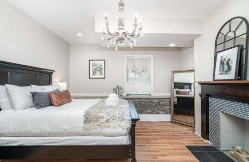 Rutledge Hill House | Rutledge After Dark - Walk to Broadway & The Gulch