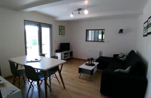 Sarraziet House | Séjour à 2 avec Jacuzzi, Massages disponibles