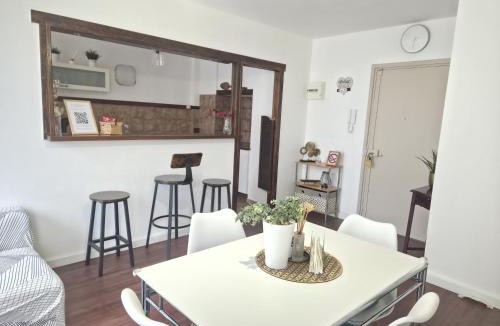 Ris Orangis Apartment | Séjour cosy près de Paris T3 cuisine ouverte et bar
