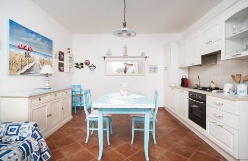 Posada Apartment | S'ercole Deluxe Apartment with Covered Veranda and Barbecue, Perfect for Couples