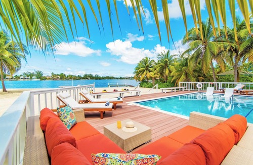 Rum Point Villa | S'Kai Fall: Beach House on Bio Bay w/Private Pool + Dock, Walk to Rum Point Club & Kaibo