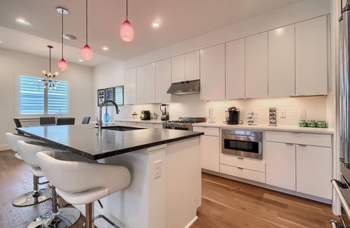 South Lamar House | S. Lamar - Displaced Local Residents, Remodels, Relocations & Waiting To Buy!