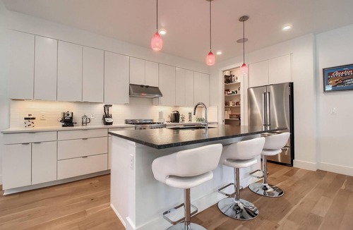 South Lamar House | S. Lamar - Displaced Local Residents, Remodels, Relocations & Waiting To Buy!