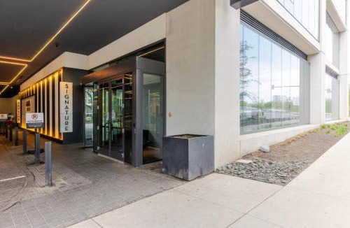 South Loop Apartment | S Loop 2BR w Spa Pool Gym next to Grant Park CHI-606