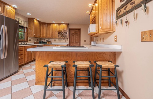 Blakeslee House | S'more Fun | Pet Friendly, Ping Pong, Fire Pit, Boat Slip