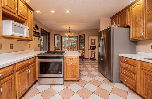 Blakeslee House | S'more Fun | Pet Friendly, Ping Pong, Fire Pit, Boat Slip