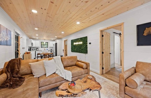 Primrose Cabin | S'more Memories-Cold Plunge, Sauna & Hot Tub Wellness Retreat