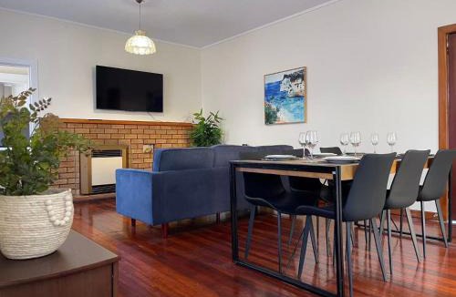 Hamilton Lake Villa | S&N Spacious 3BR 2Bath with Parking opposite Waikato Hospital & Near Lake