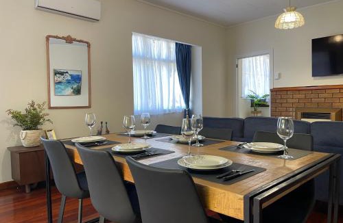 Hamilton Lake Villa | S&N Spacious 3BR 2Bath with Parking opposite Waikato Hospital & Near Lake