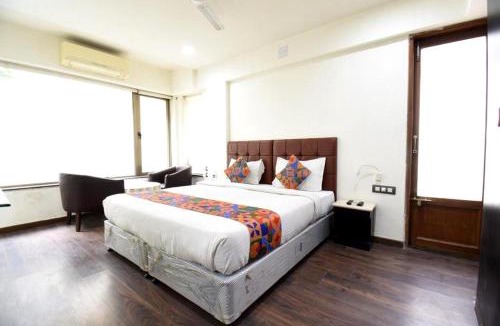 Wakad Hotel | S R Rooms