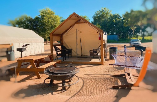 Prairie Lea House | #S Son's Blue River Camp - Glamping Cabin w/2 Queen Beds