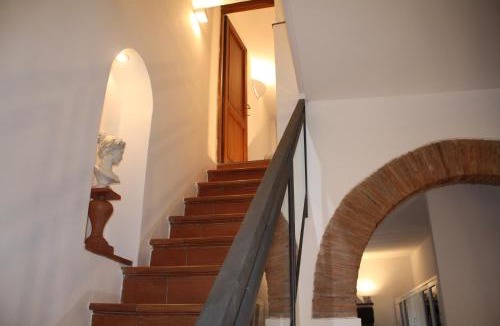 San Lorenzo Apartment | S.Zanobi courtyard house w/terrace