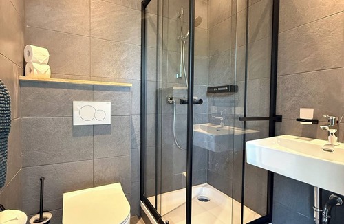 Bollendorf Apartment | S1 - Sauerblick - Queen-size bed with bathroom in Bollendorf, right on the river