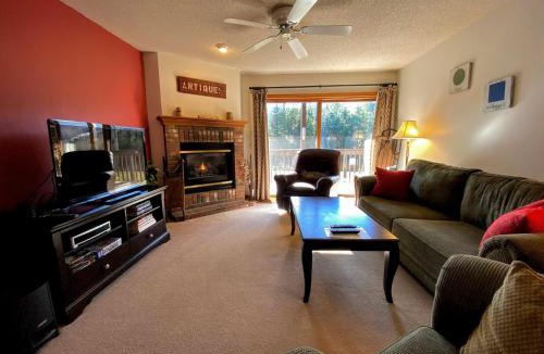 Carroll Apartment | S4 Ski Slope Views Bretton Woods condo with easy access to Mt Washington Skiing White Mountains