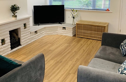 Farnham Apartment | SA Today Farnham with Fibre Wi-Fi & Netflix