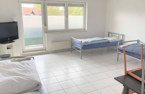 Sankt Augustin Apartment | SA03 work & stay apartment with WiFi and balcony