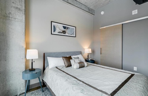 Warehouse District Apartment | Sable 803 - Alcove
