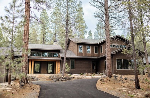 Sunriver House | Sable Rock Retreat- Modern Luxury w/5 beds, 6 ba, spa, sauna, 2nd living room.