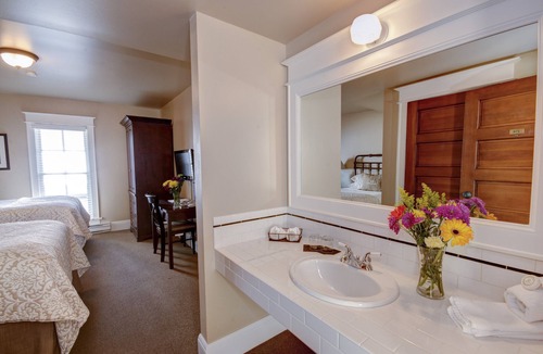 Three Forks Hotel | Sacajawea Hotel