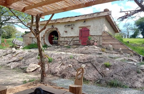 Saint-Sulpice-les-Feuilles Ski Chalet | "sacquet" house ans his nordic bath