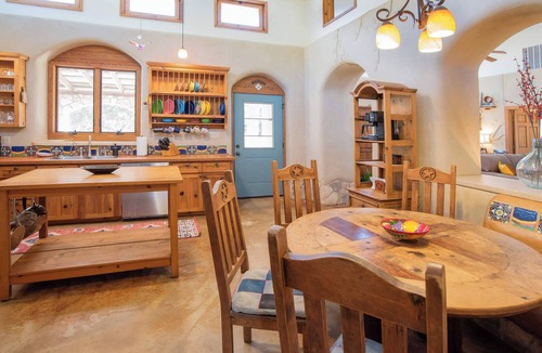 Hunt House | Sacred River Retreat For 12ppl