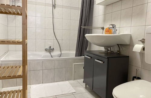 Schwandorf Apartment | (SAD141) Bright workers rental with porch