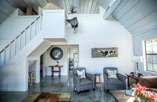 Fayetteville House | Saddle Creek Cabins
