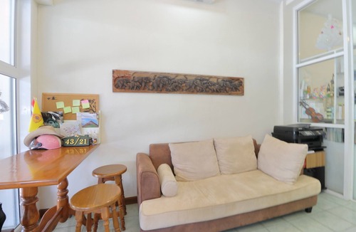 Racha Thewa Hostel | Saen Sabai Hostel