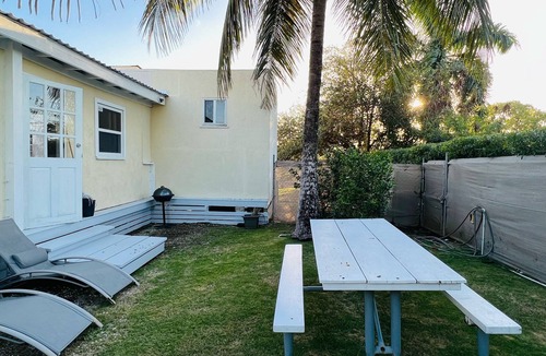 Wotton Apartment | Safe Budget Friendly 2 Bed Apt Nr Airport & Beach