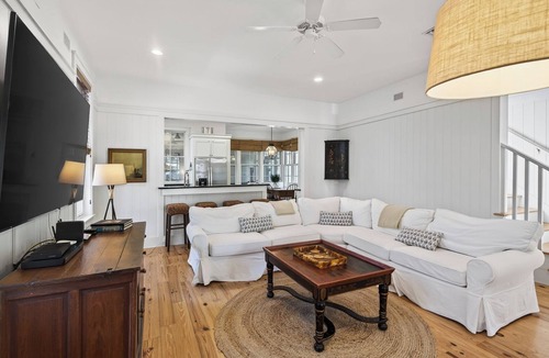 Watercolor House | Safe Harbor + Carriage House in Watercolor & Bikes + Under New Management!