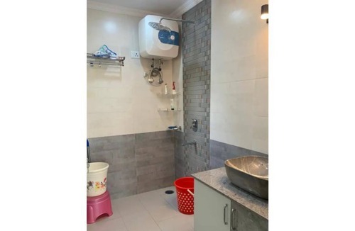 Mayur Vihar Phase 1 Apartment | Safe home stay near central Delhi and south Delhi