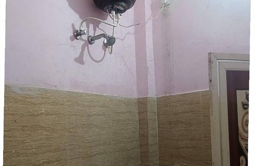 Naini Cabin | Safe rooms within500meter from ganga river ,near to sector 23,24,25- arail Ghat